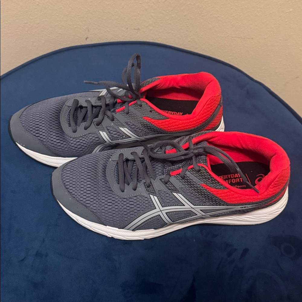 ASICS Gray and Red Athletic Shoes Excellent Condition